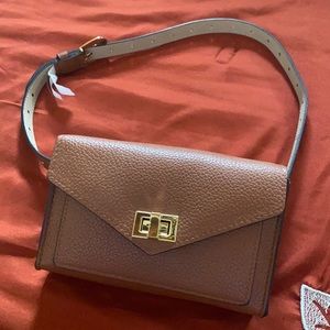 This bag is brown, it’s for the waist.